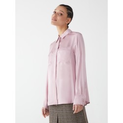 Camicia in raso rosa vista anteriore indossata