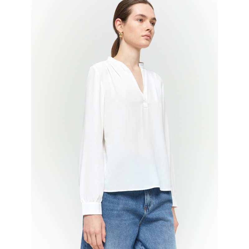 Blusa misto seta bianco vista anteriore indossata