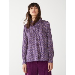 Blusa in raso viola vista anteriore indossato